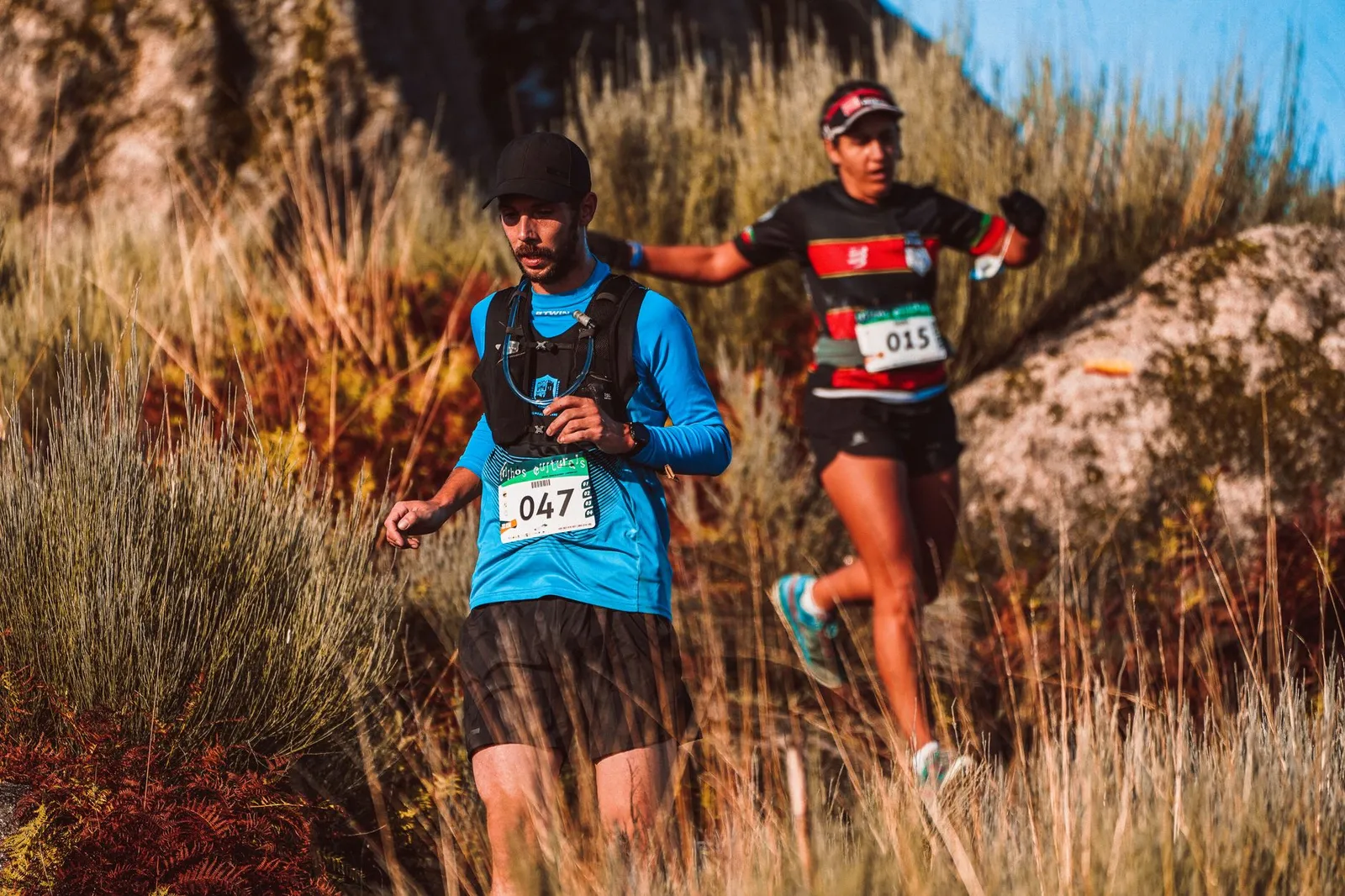 Coureurs sur un sentier de montagne lors d’une course