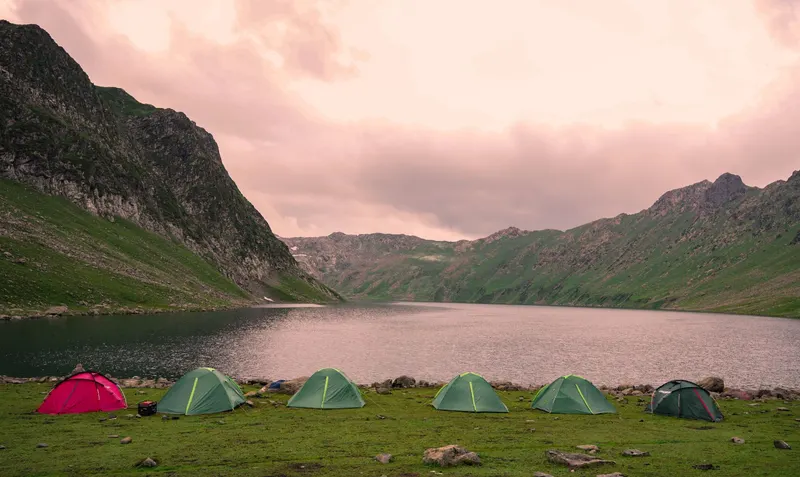 Camping en Haute-Savoie : les meilleurs sites autour des Aravis